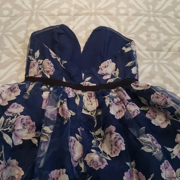 DRESS STRAPLESS FLORAL - Picture 8 of 11